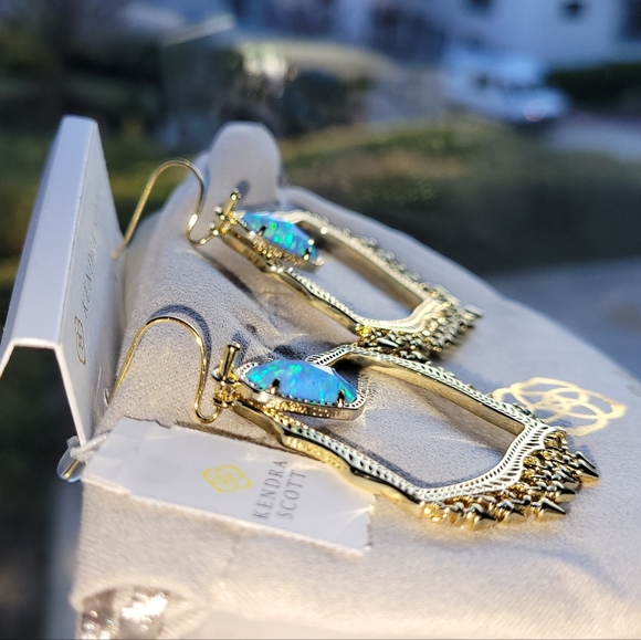 💖NWT Custom💖 KENDRA SCOTT🌟Gold Boho Ocean Blue Opal Fringe Drop Earrings - Picture 8 of 8